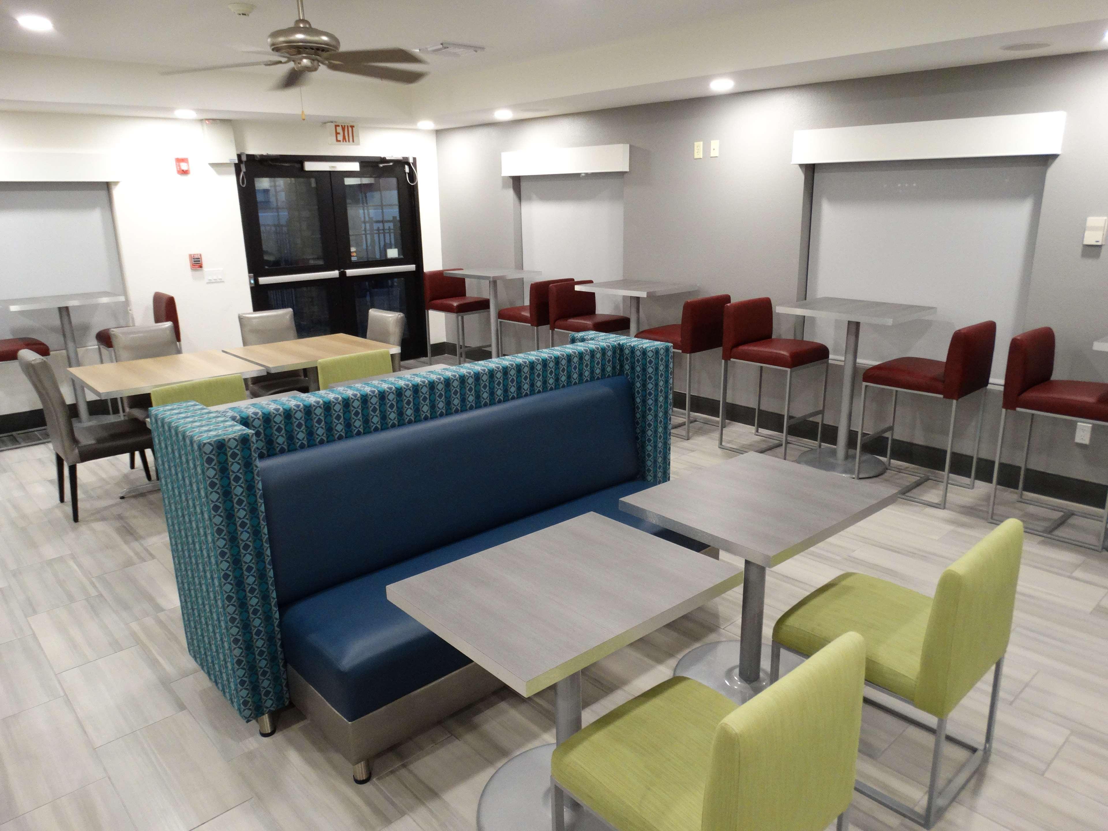 La Quinta Inn & Suites By Wyndham Tulsa Downtown - Route 66 Екстериор снимка
