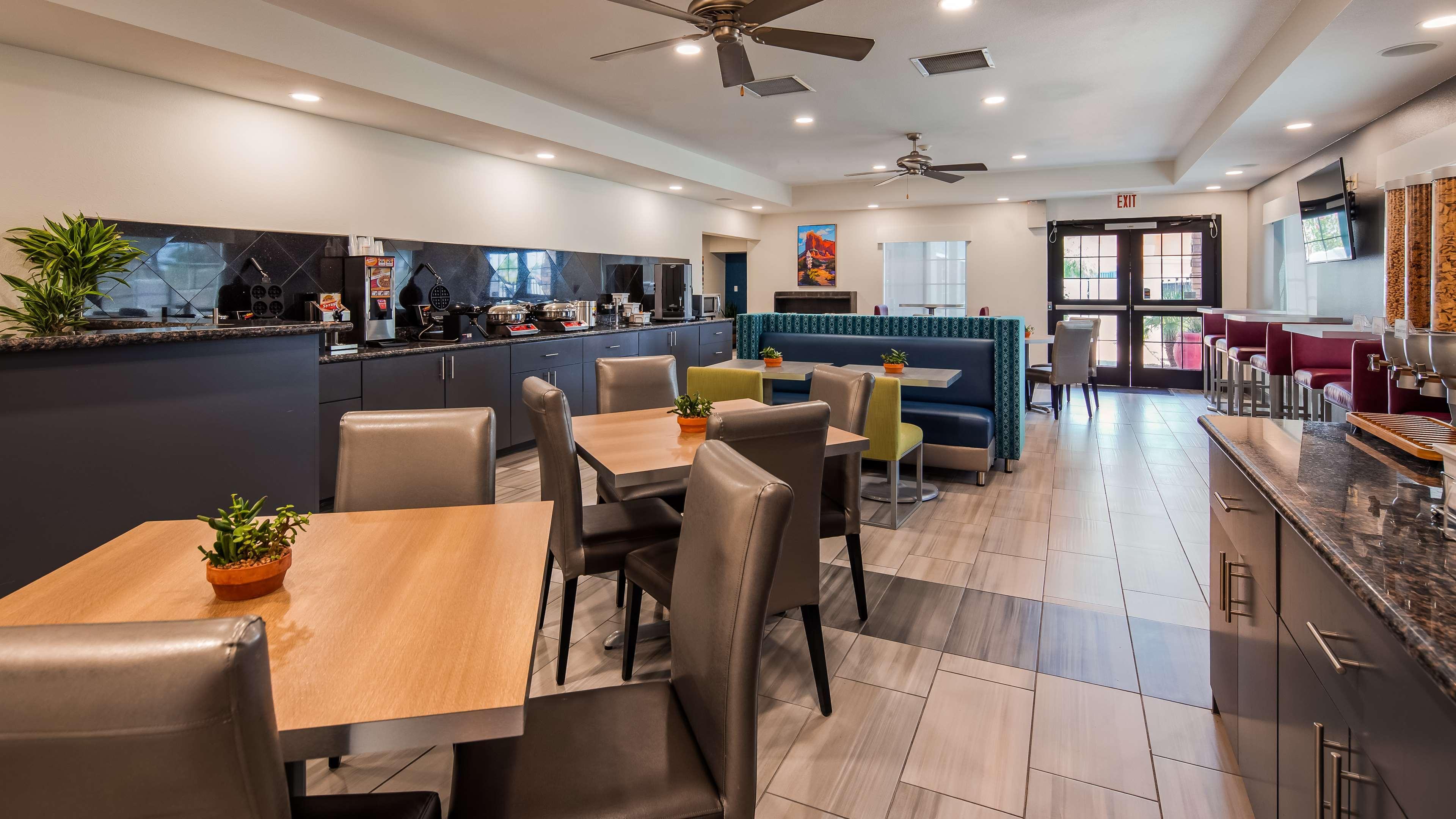La Quinta Inn & Suites By Wyndham Tulsa Downtown - Route 66 Екстериор снимка