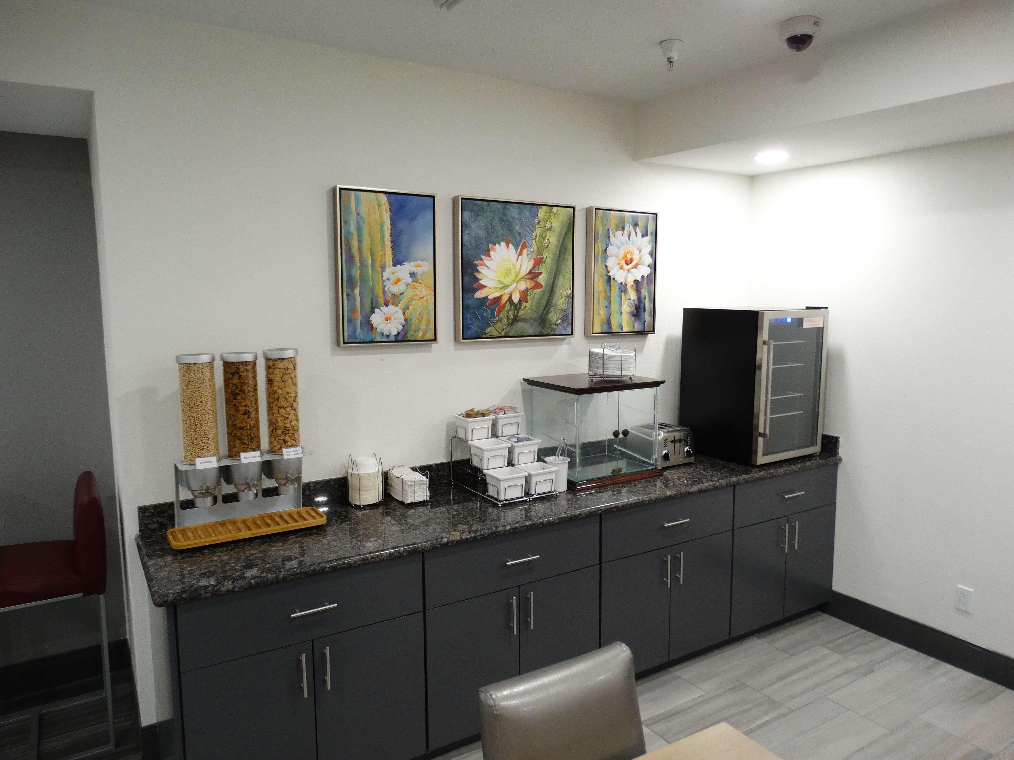 La Quinta Inn & Suites By Wyndham Tulsa Downtown - Route 66 Екстериор снимка