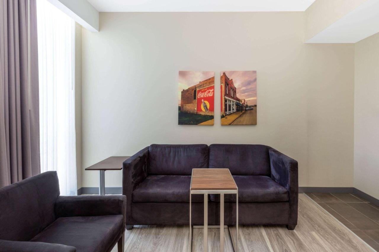 La Quinta Inn & Suites By Wyndham Tulsa Downtown - Route 66 Екстериор снимка