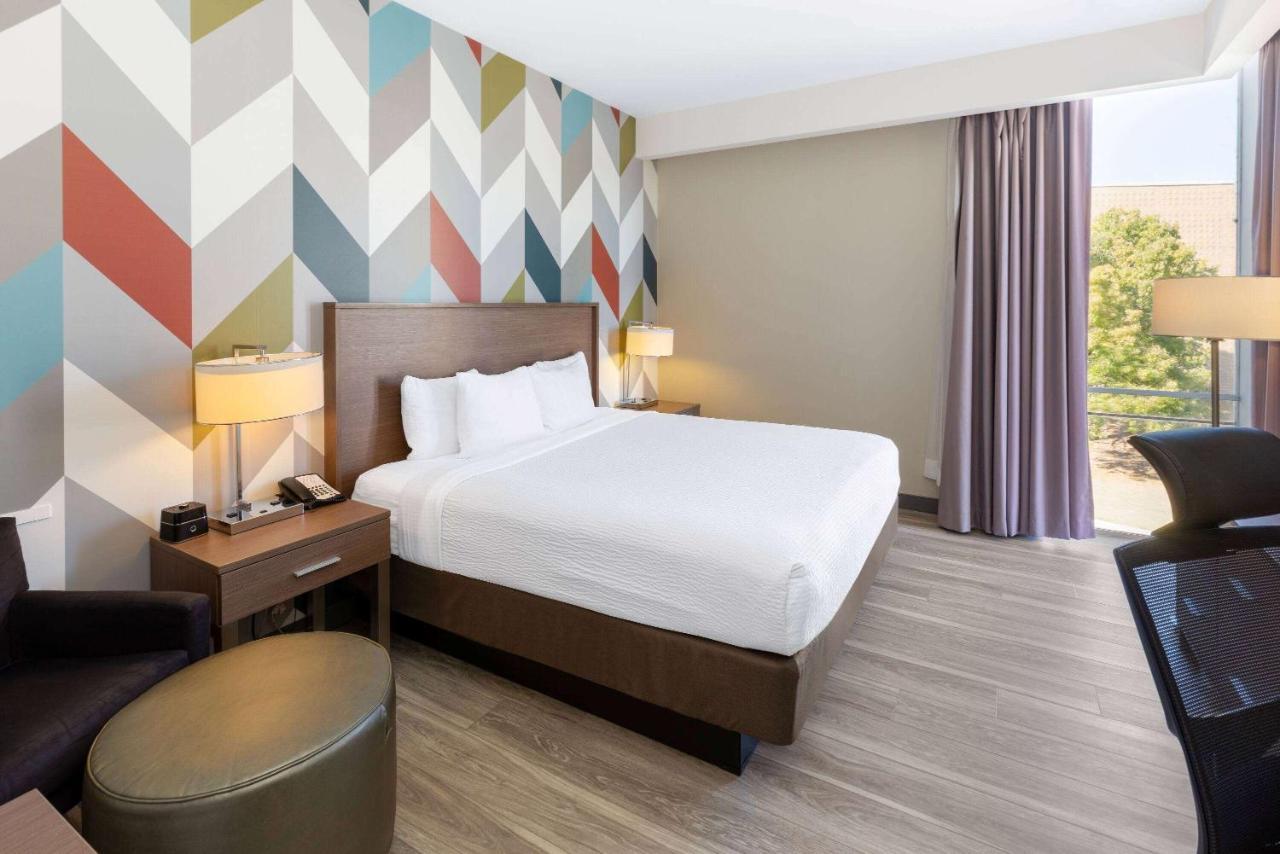 La Quinta Inn & Suites By Wyndham Tulsa Downtown - Route 66 Екстериор снимка
