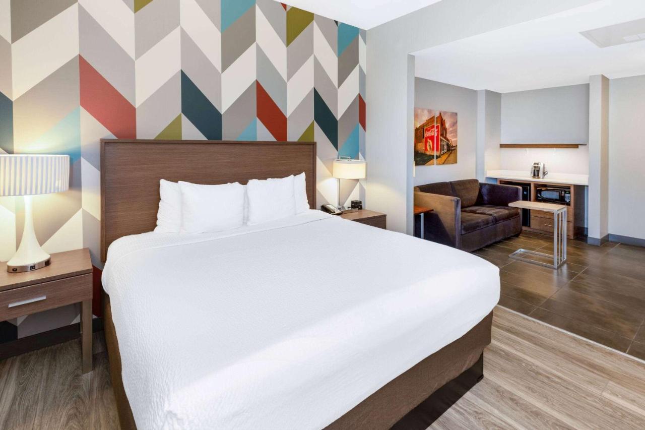 La Quinta Inn & Suites By Wyndham Tulsa Downtown - Route 66 Екстериор снимка