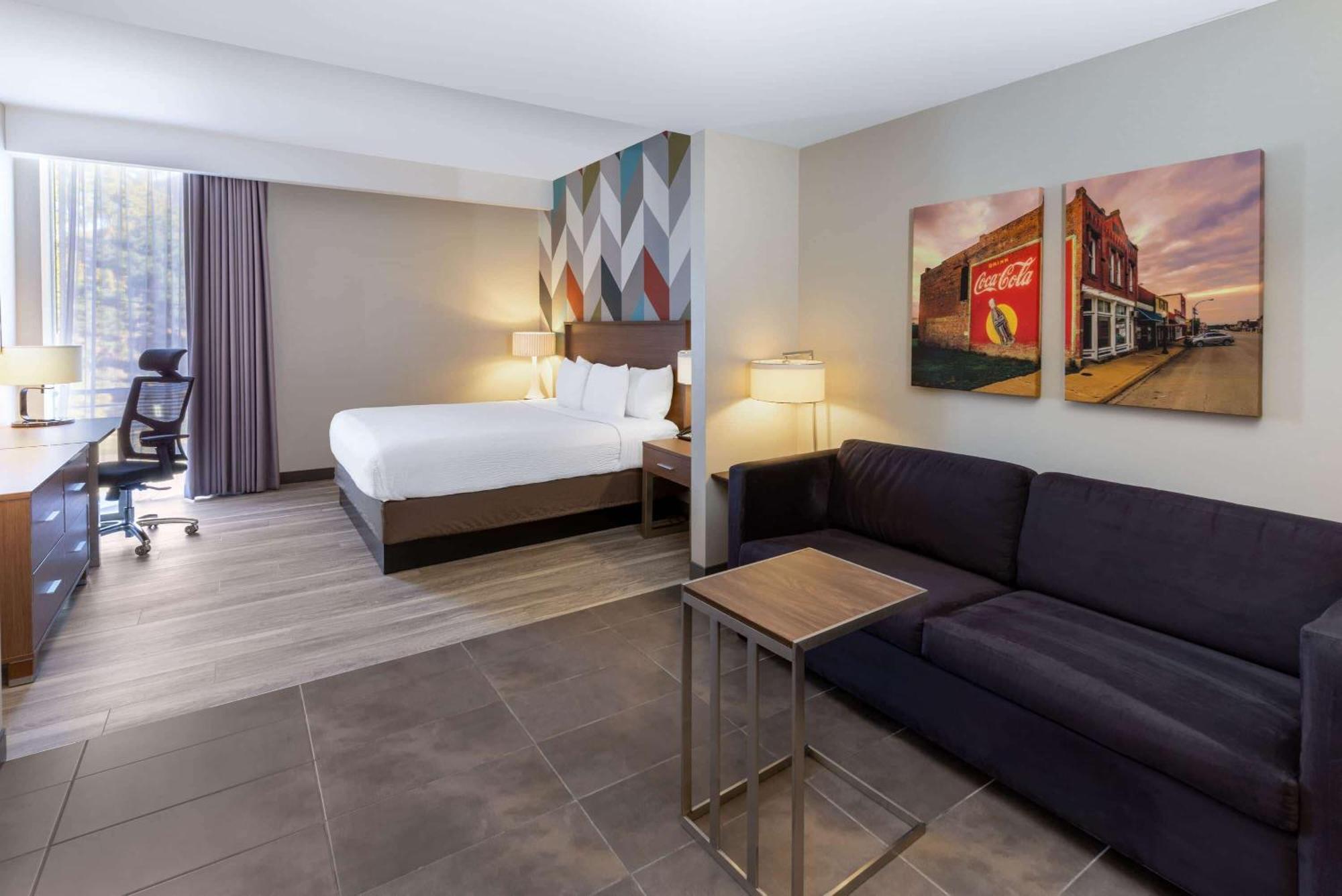 La Quinta Inn & Suites By Wyndham Tulsa Downtown - Route 66 Екстериор снимка