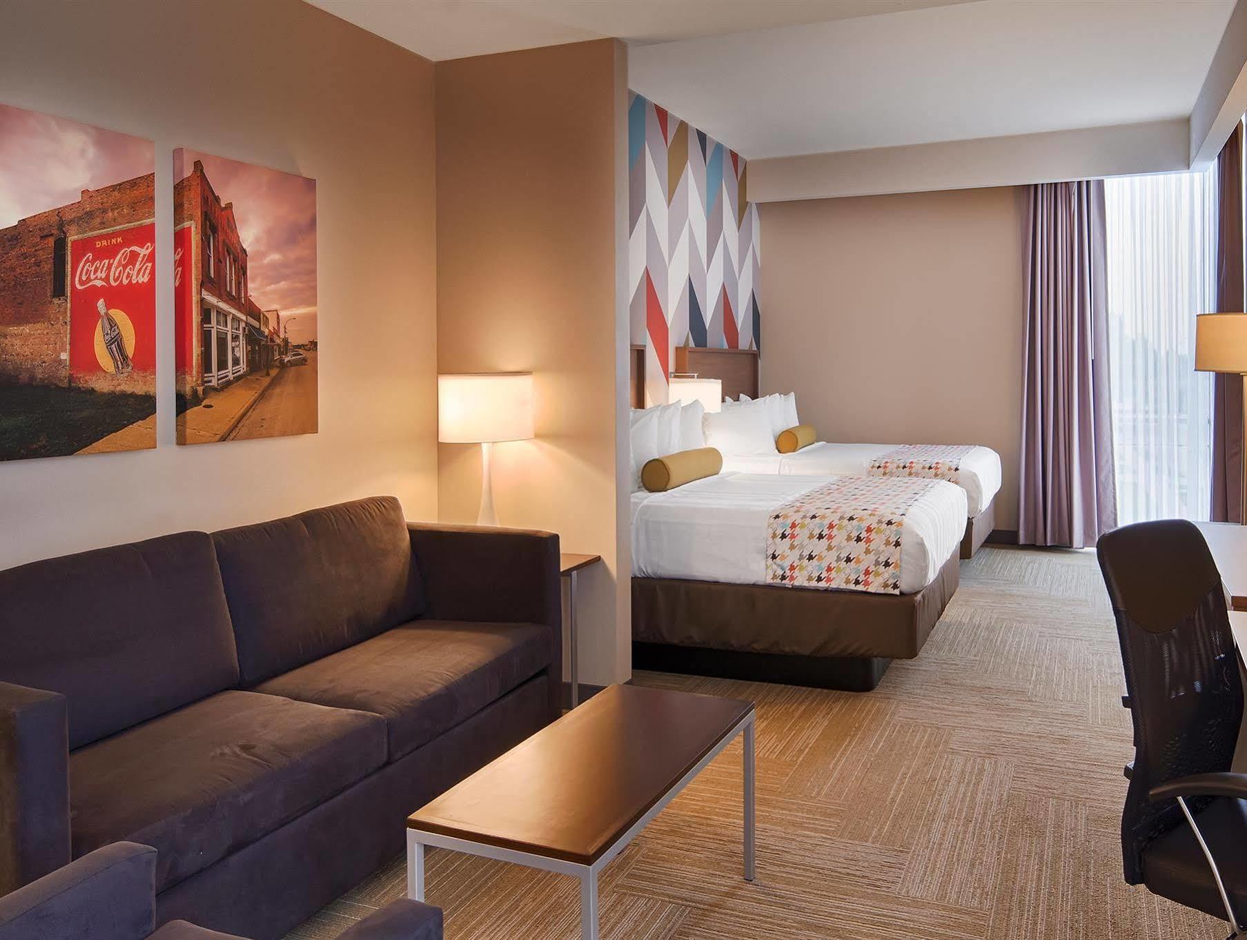 La Quinta Inn & Suites By Wyndham Tulsa Downtown - Route 66 Екстериор снимка